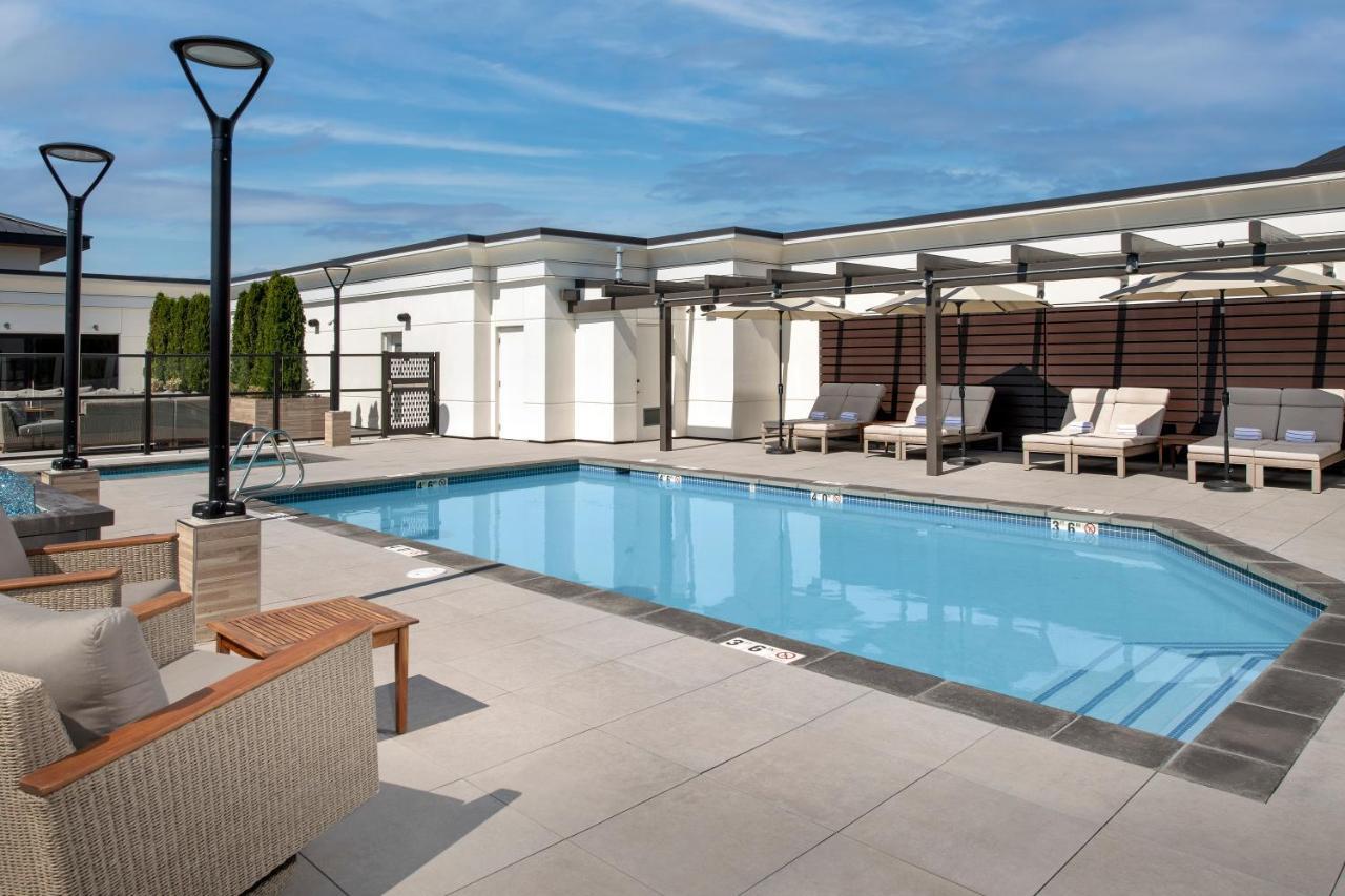 Silver Cloud Hotel Tacoma At Point Ruston Waterfront Exterior photo