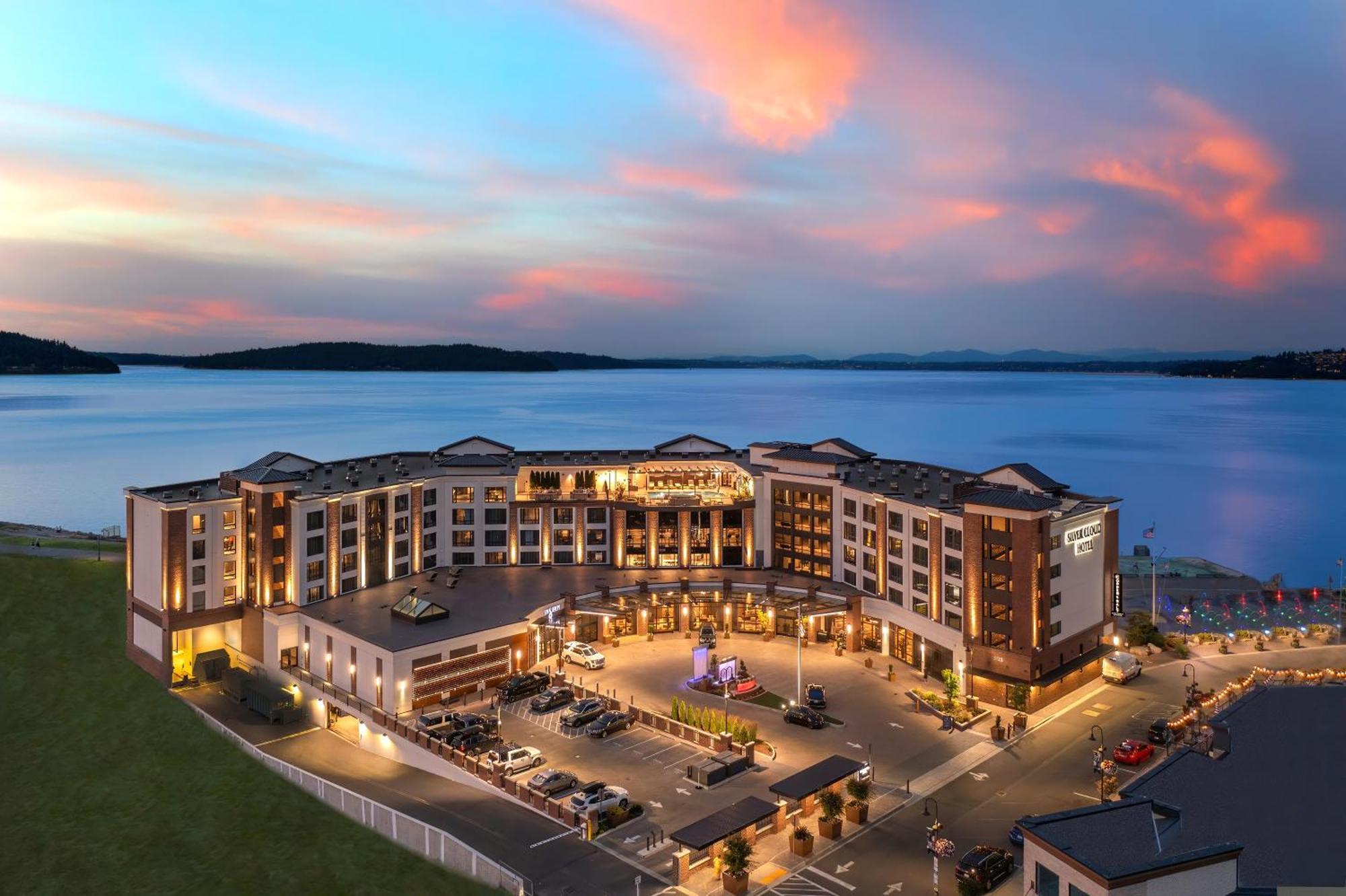 Silver Cloud Hotel Tacoma At Point Ruston Waterfront Exterior photo