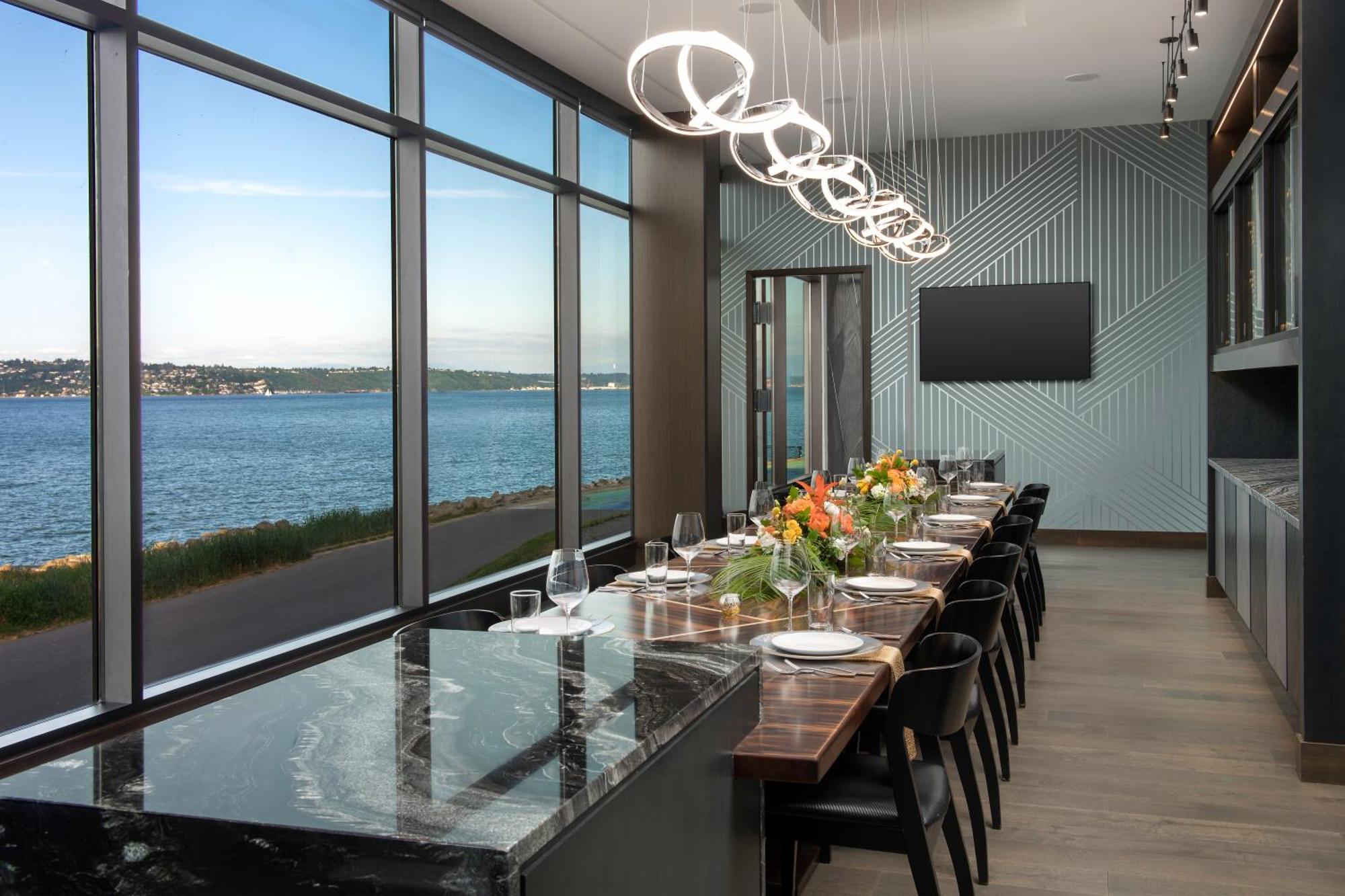 Silver Cloud Hotel Tacoma At Point Ruston Waterfront Exterior photo